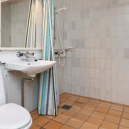 6 Person In Vaeggerlose * Bøtø By