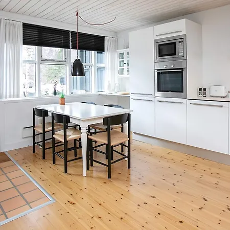 6 Person In Vaeggerlose Bøtø By