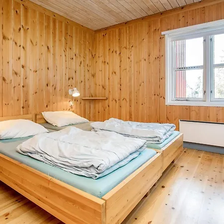 6 Person In Vaeggerlose * Bøtø By