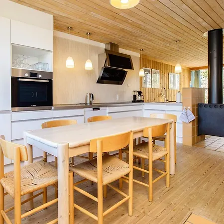 6 Person In Vaeggerlose * Bøtø By